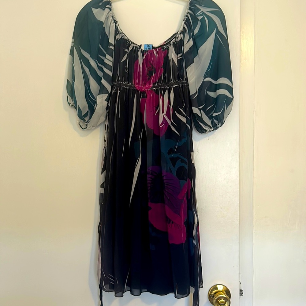 Floral mini/midi dress. Princess sleeve, perfect for fall